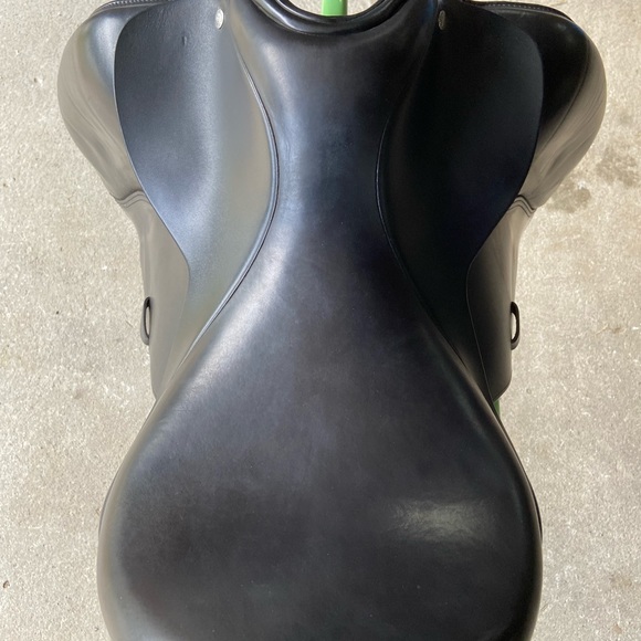 Custom Saddlery Steffen’s Advantage Dressage Saddle 17.5 M - Picture 8 of 16